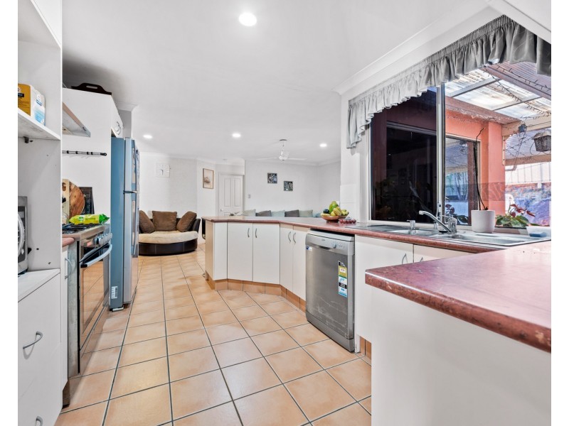 29 Tee Trees Boulevard, Arundel QLD 4214