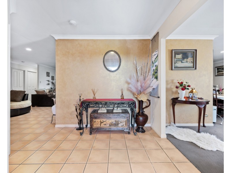 29 Tee Trees Boulevard, Arundel QLD 4214