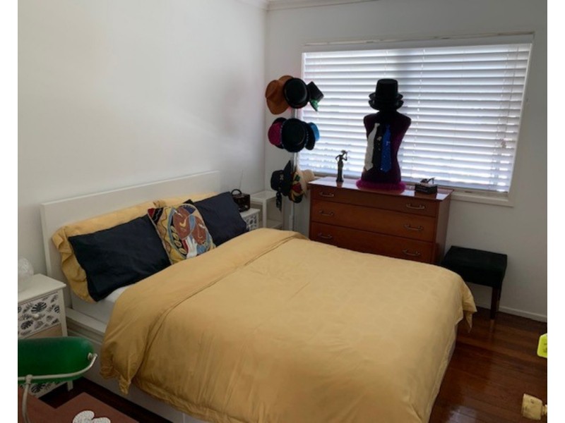 6 Eileen Avenue, Southport QLD 4215