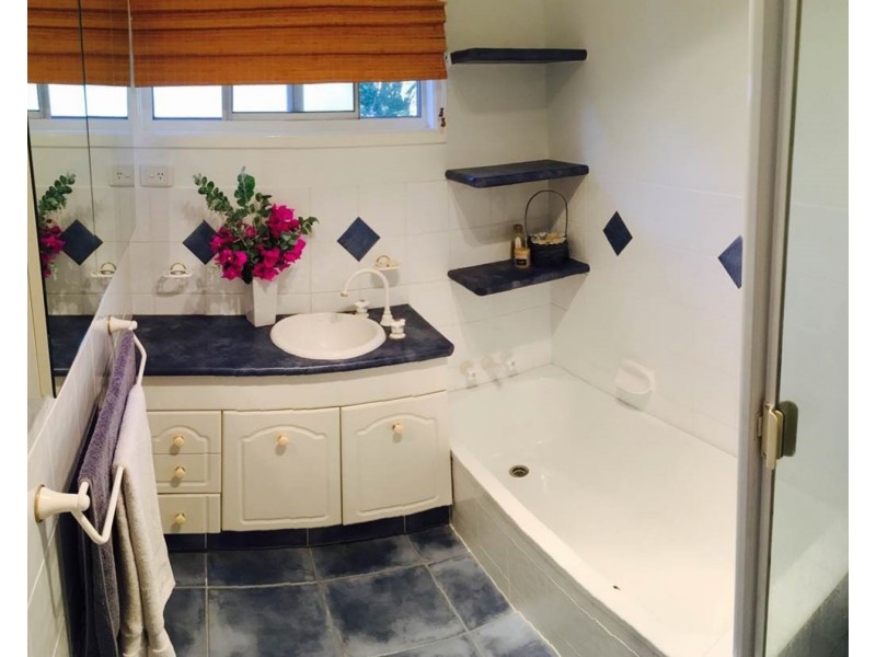 6 Eileen Avenue, Southport QLD 4215