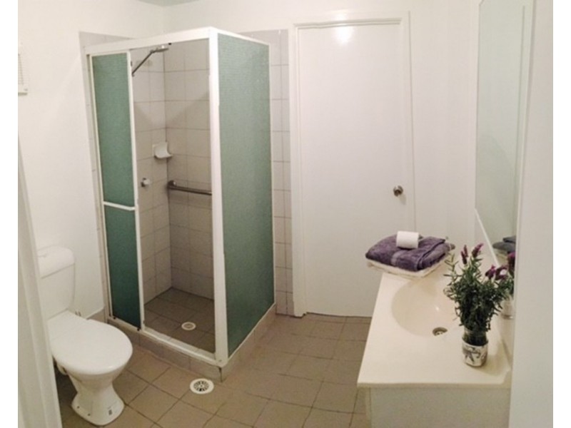 6 Eileen Avenue, Southport QLD 4215