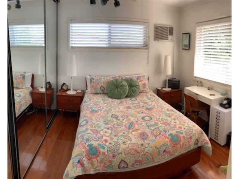 6 Eileen Avenue, Southport QLD 4215