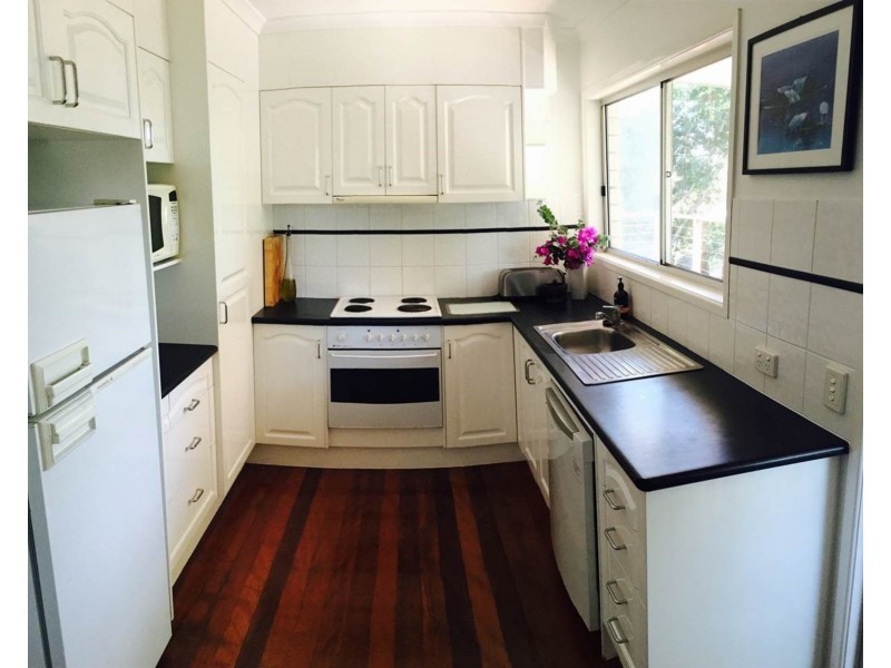 6 Eileen Avenue, Southport QLD 4215