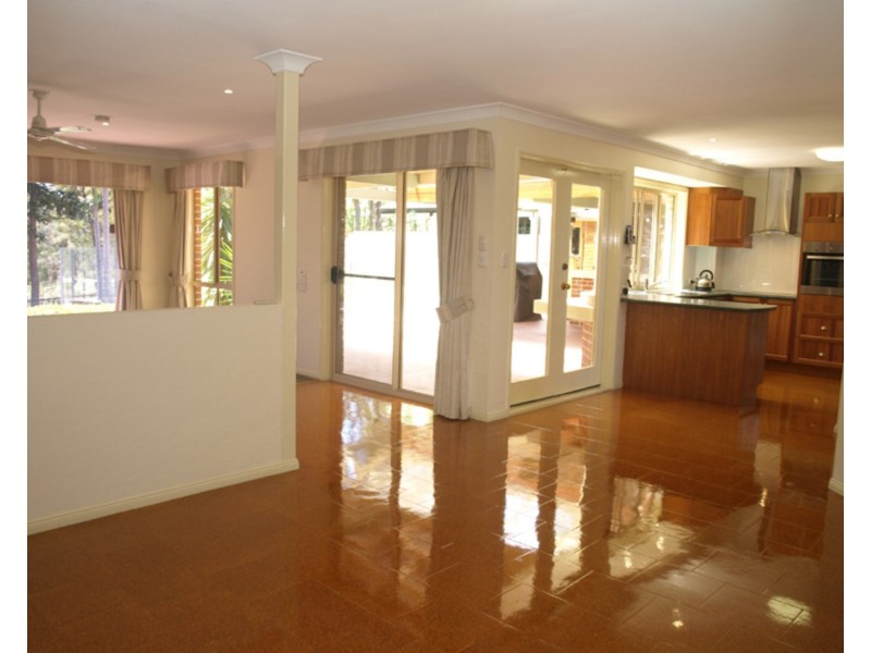 8 Greg Norman Crescent, Parkwood QLD 4214