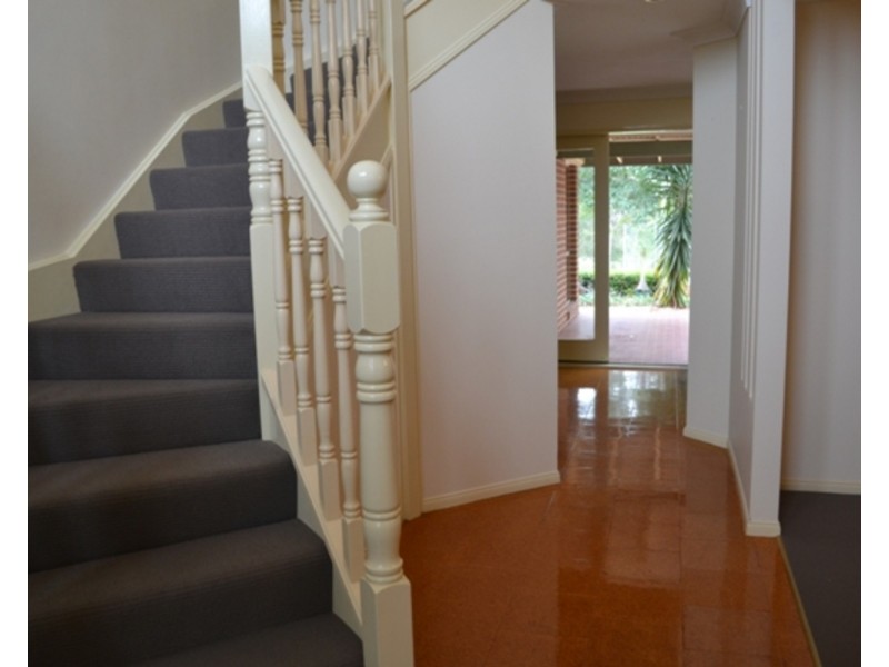 8 Greg Norman Crescent, Parkwood QLD 4214