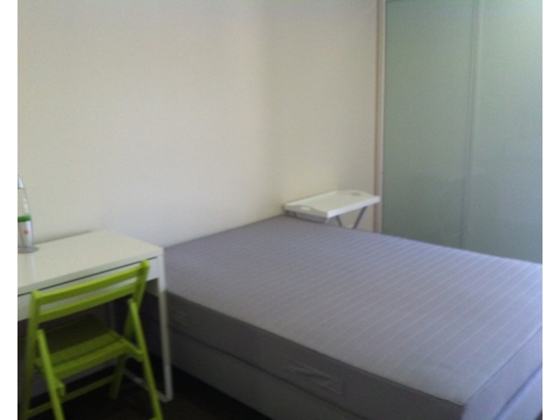 1/135 Falconer Street, Southport QLD 4215