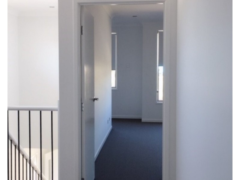 30 Arundel Springs Avenue, Arundel QLD 4214