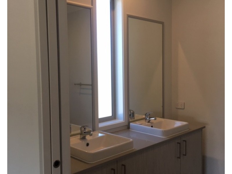 30 Arundel Springs Avenue, Arundel QLD 4214