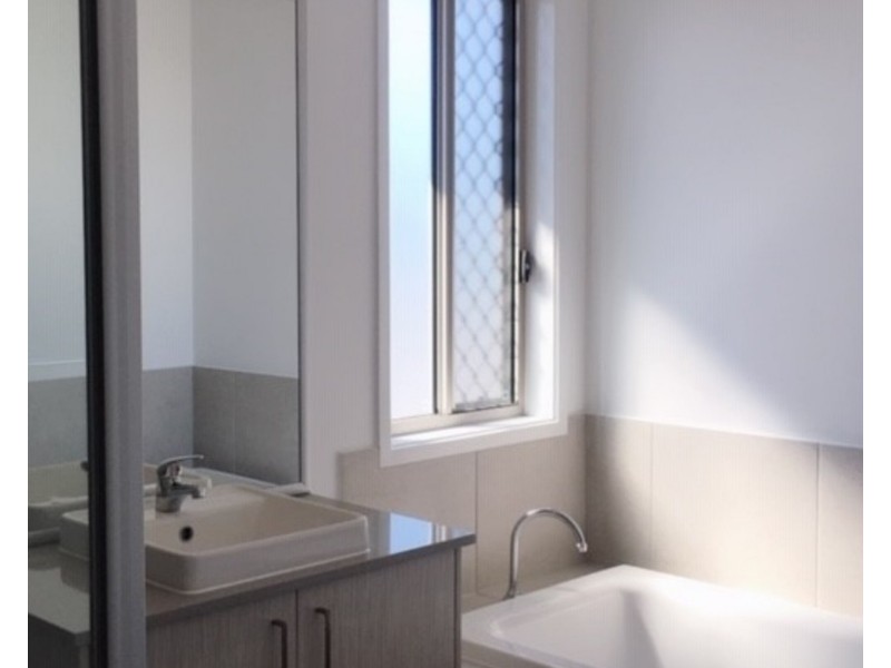 30 Arundel Springs Avenue, Arundel QLD 4214