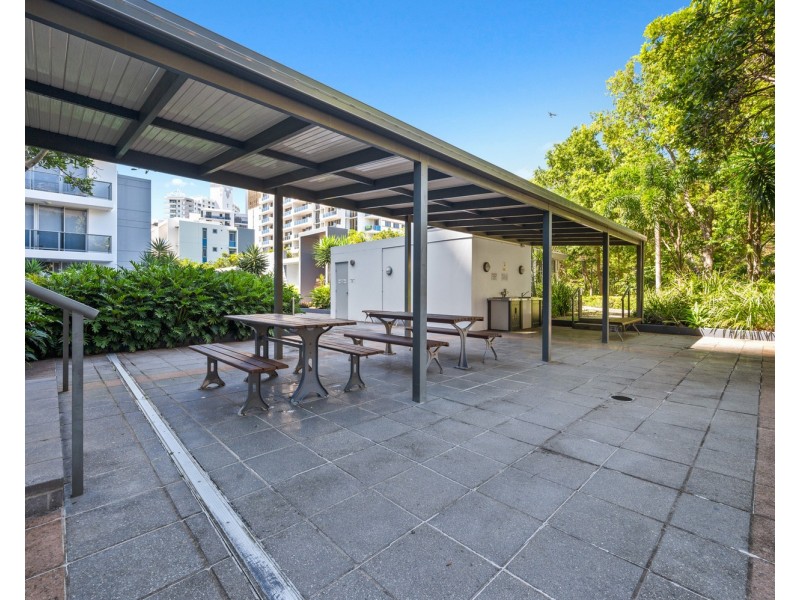 1114/3 Como Crescent, Southport QLD 4215