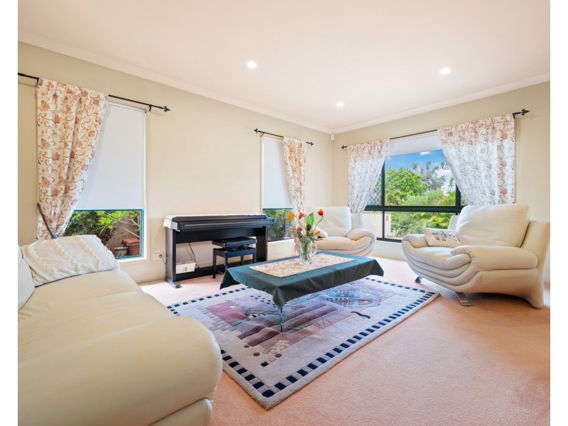 12 Arun Drive, Arundel QLD 4214