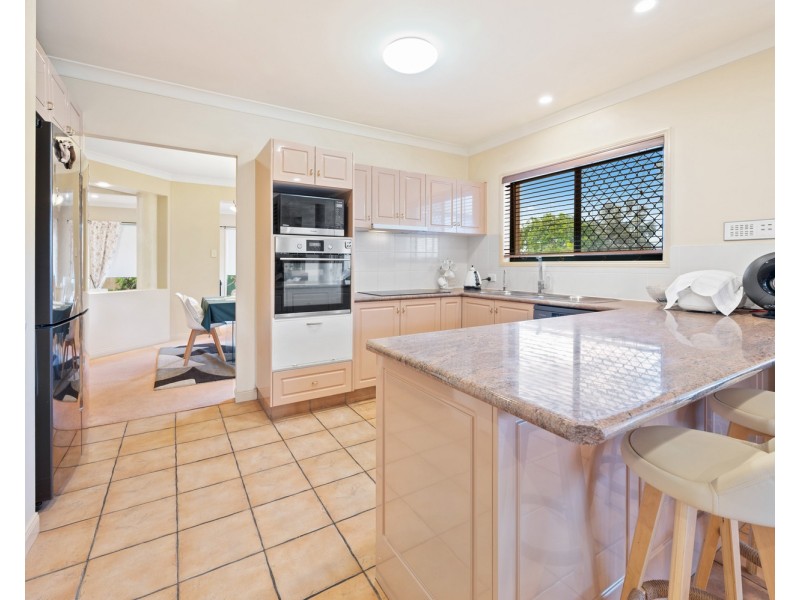 12 Arun Drive, Arundel QLD 4214