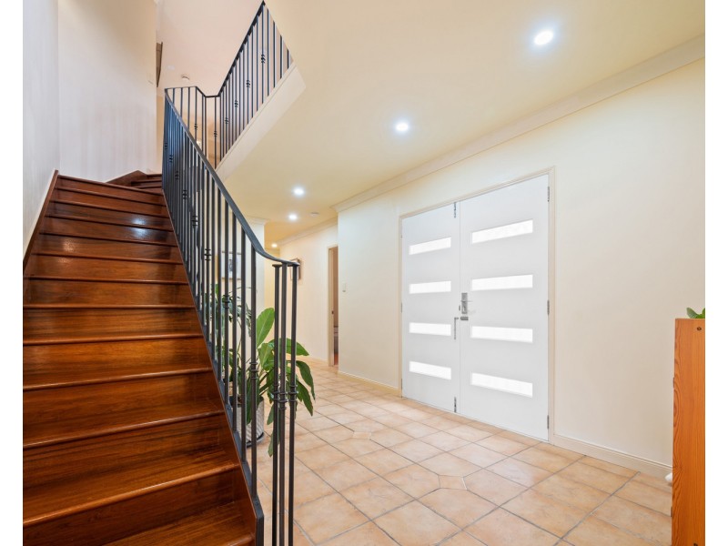 12 Arun Drive, Arundel QLD 4214