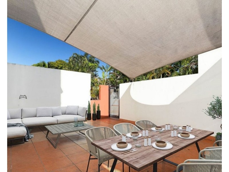 1/14 Little Norman Street, Southport QLD 4215