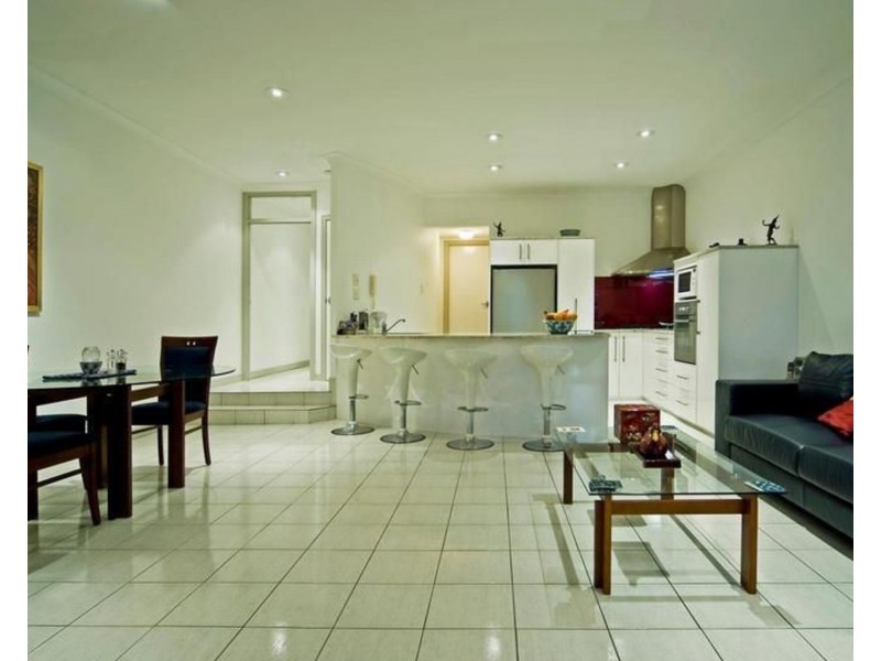 1/3 Lee Road, Runaway Bay QLD 4216