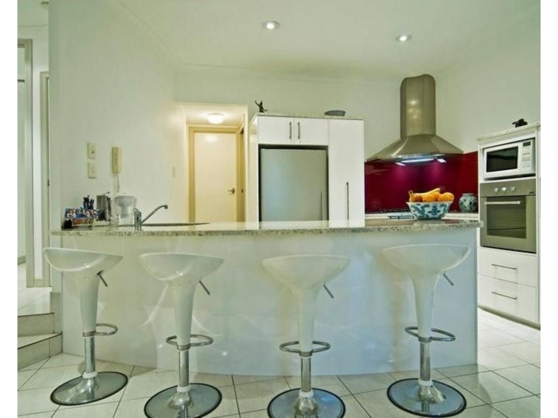 1/3 Lee Road, Runaway Bay QLD 4216