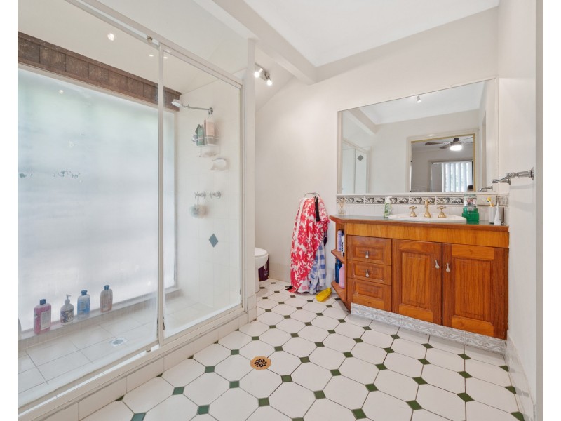 2 James Cagney Close, Parkwood QLD 4214