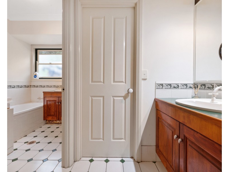 2 James Cagney Close, Parkwood QLD 4214