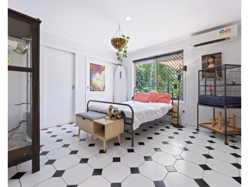 1/167 Olsen Avenue, Labrador QLD 4215