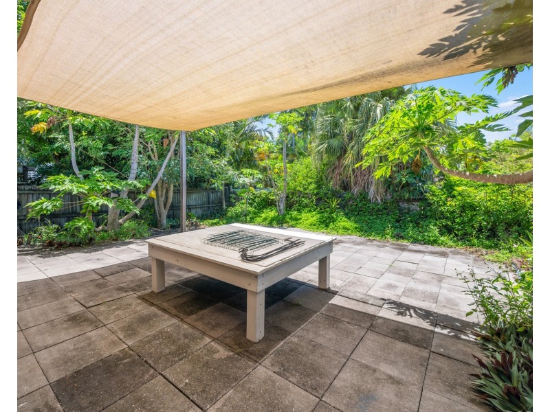 1/167 Olsen Avenue, Labrador QLD 4215