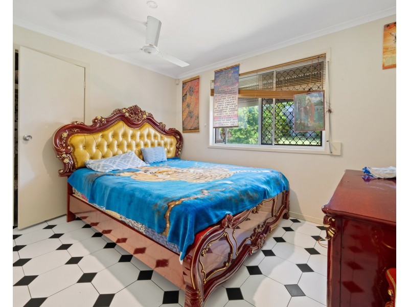 2/167 Olsen Avenue, Labrador QLD 4215