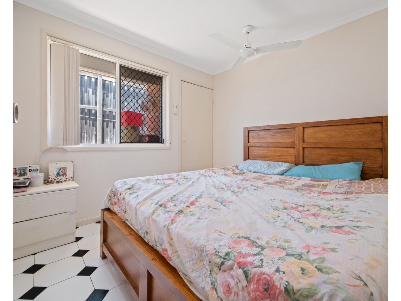 2/167 Olsen Avenue, Labrador QLD 4215