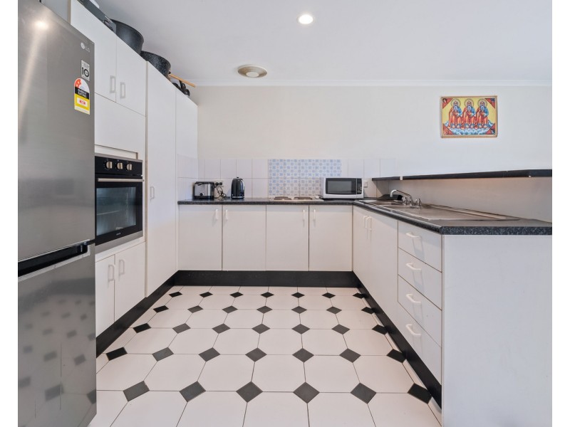 2/167 Olsen Avenue, Labrador QLD 4215