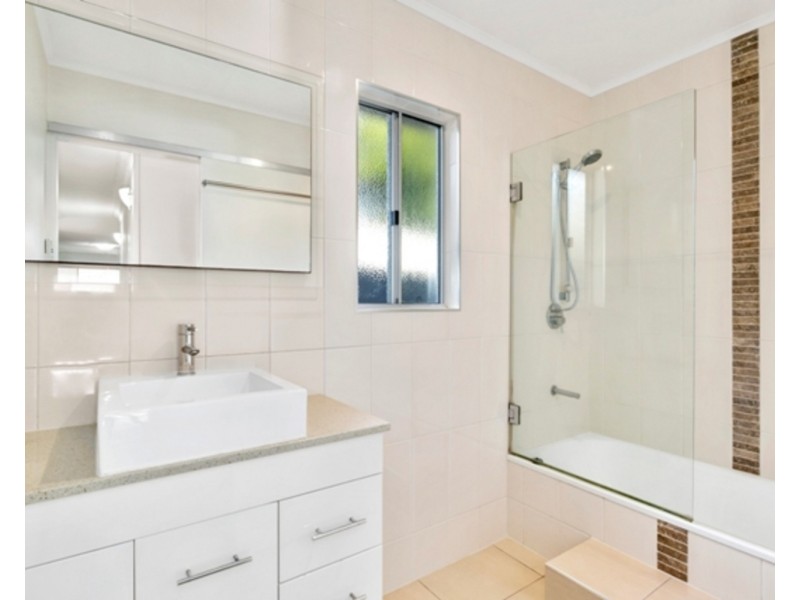 14 Elaine Street, Southport QLD 4215