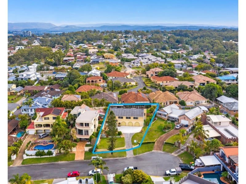 8 Solar Court, Benowa QLD 4217