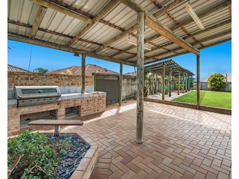 8 Solar Court, Benowa QLD 4217