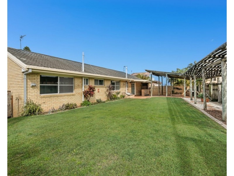 8 Solar Court, Benowa QLD 4217