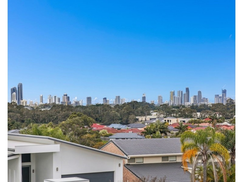 8 Solar Court, Benowa QLD 4217