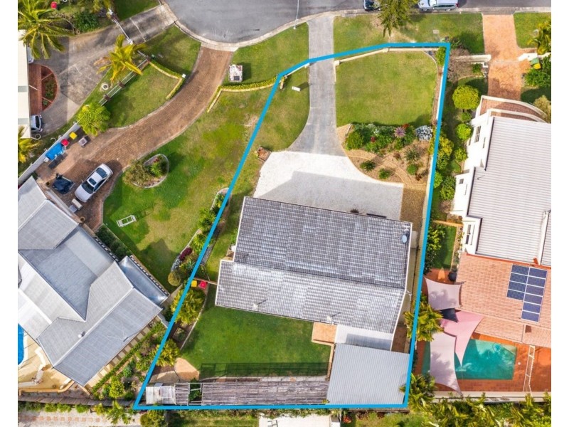 8 Solar Court, Benowa QLD 4217