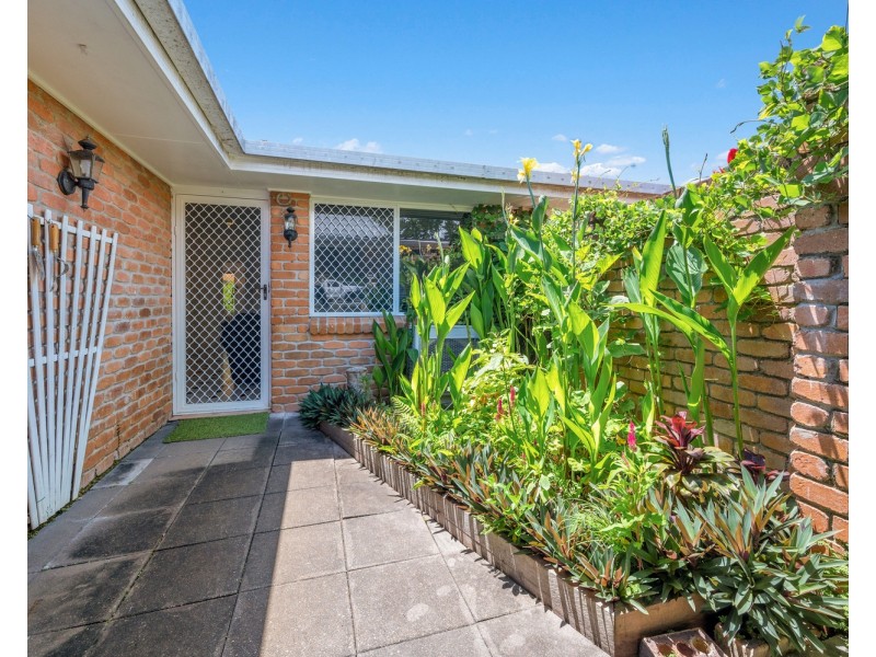 1&2/167  Olsen Avenue, Labrador QLD 4215