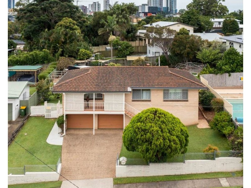 15 Elaine Street, Southport QLD 4215