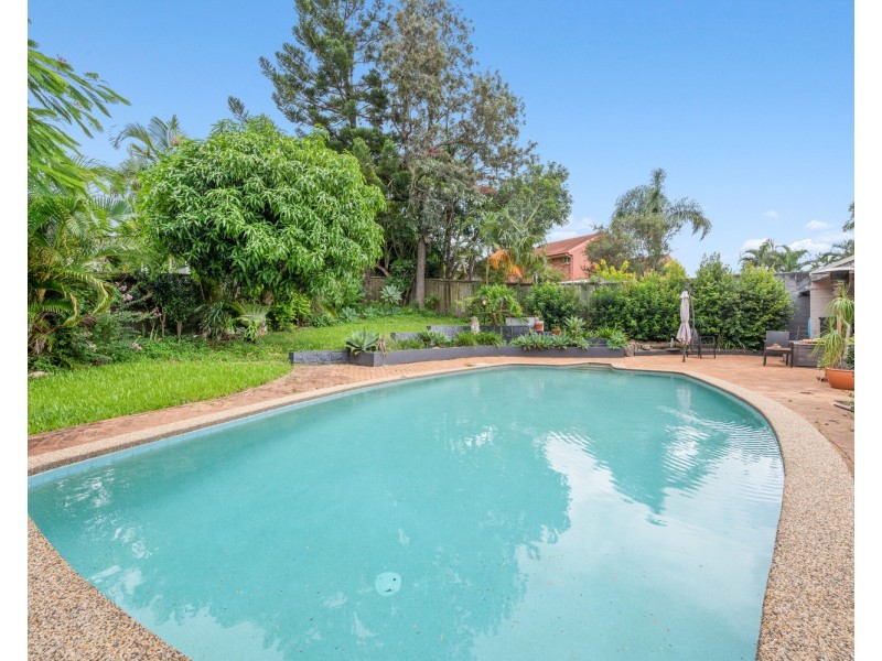 26 Tambourah Drive, Benowa QLD 4217