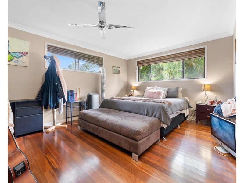 26 Tambourah Drive, Benowa QLD 4217