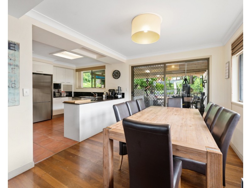 26 Tambourah Drive, Benowa QLD 4217