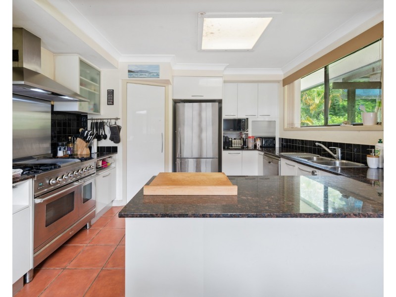 26 Tambourah Drive, Benowa QLD 4217