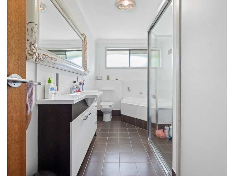 26 Tambourah Drive, Benowa QLD 4217