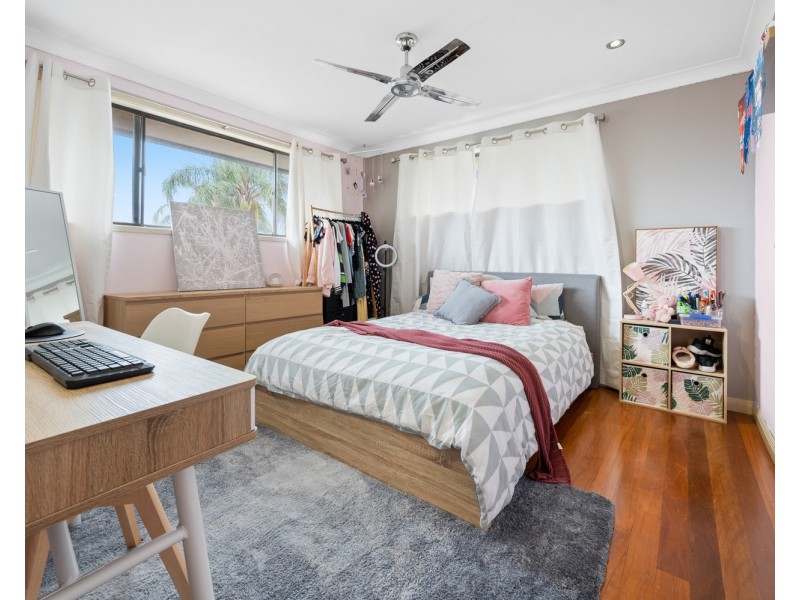 26 Tambourah Drive, Benowa QLD 4217