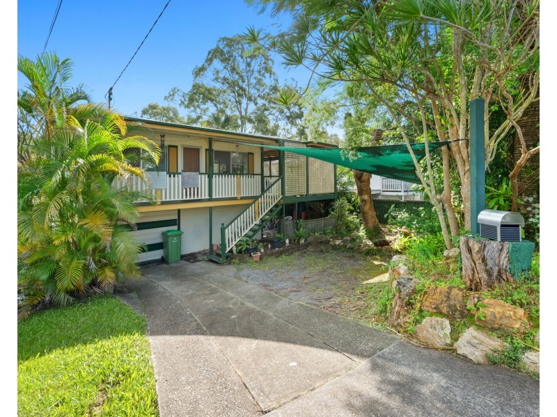15 Warana Avenue, Southport QLD 4215