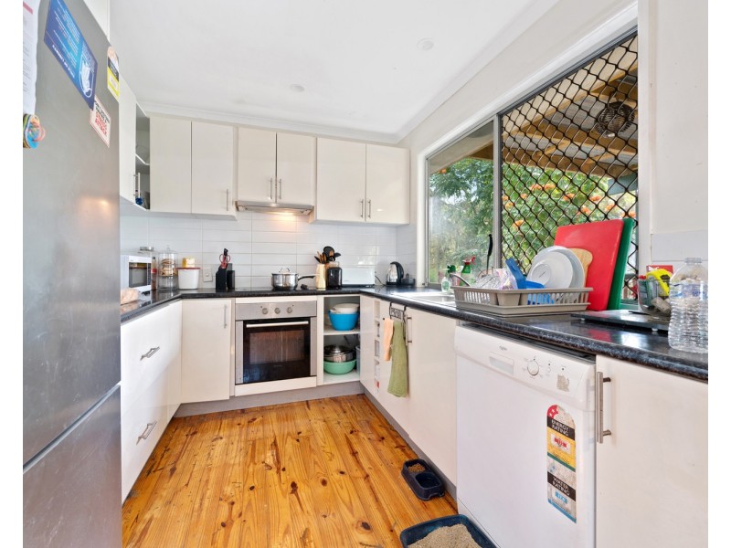 15 Warana Avenue, Southport QLD 4215