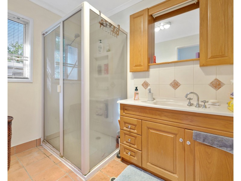 15 Warana Avenue, Southport QLD 4215