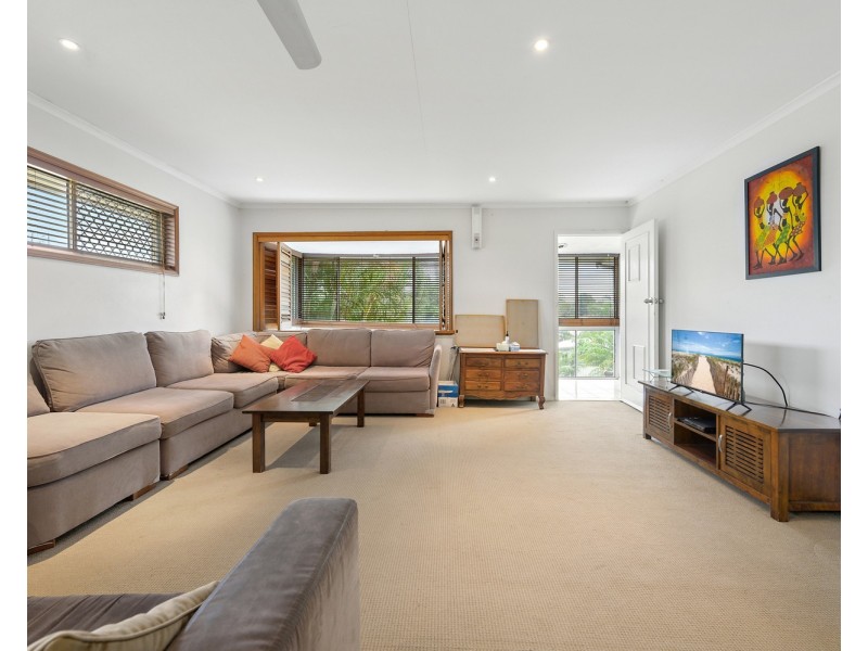 16 Caroline Avenue, Southport QLD 4215