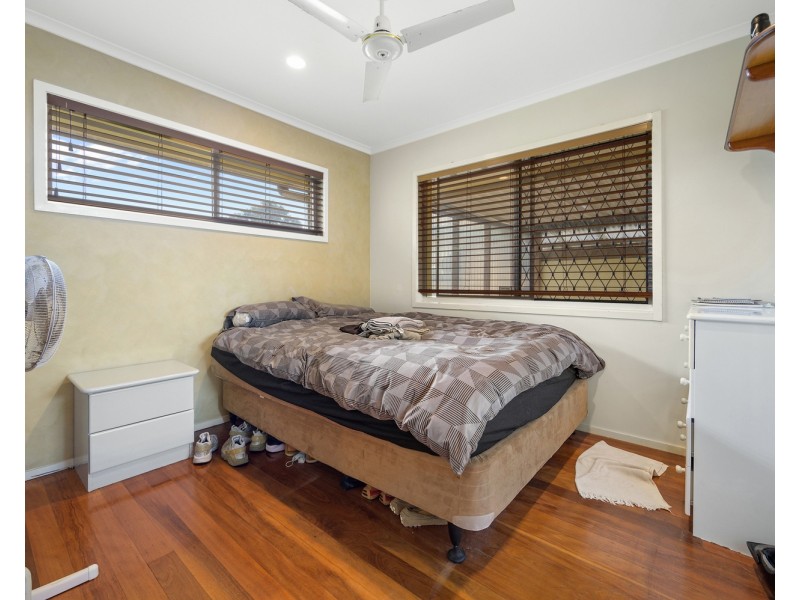 16 Caroline Avenue, Southport QLD 4215