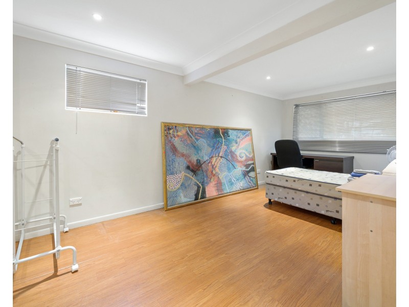 16 Caroline Avenue, Southport QLD 4215