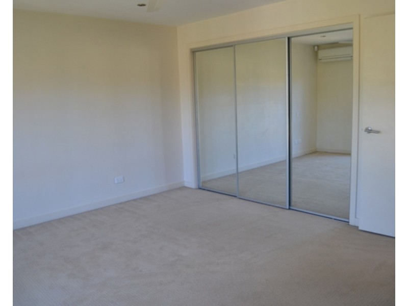 1B Bradbrook Street, Southport QLD 4215