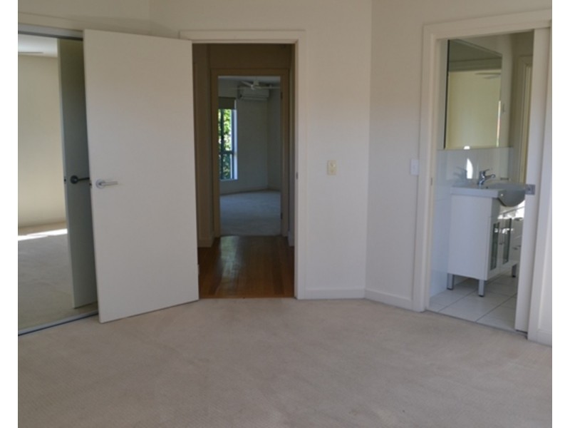 1B Bradbrook Street, Southport QLD 4215