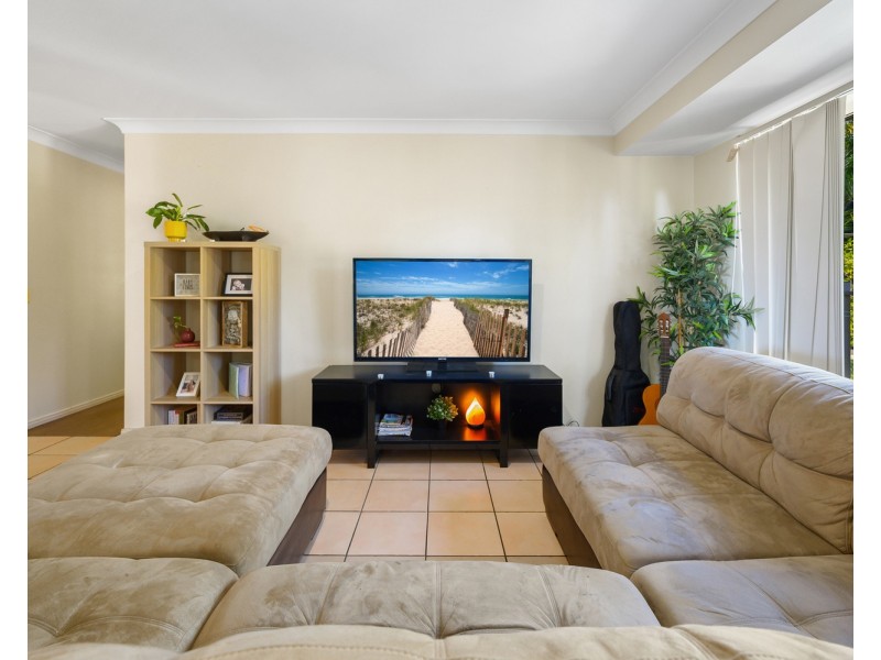 2 Trentham Court, Arundel QLD 4214